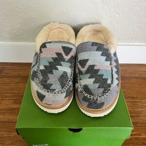 Sanuk Women’s Slip-On Shoes - blue, gray and Pink Pattern